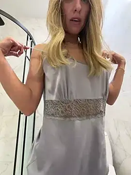 Snapshot of VelvetVabe chatting on March 2026 10:03:02 PM VelvetVabe online show from March 2026 10:03:02 PM