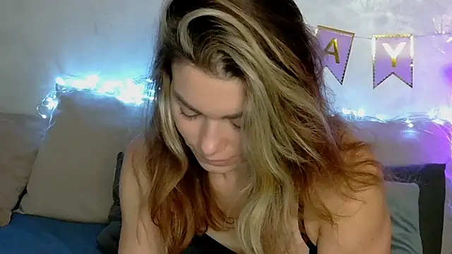 Snapshot of SweetDarling7 chatting on December 2025 10:36:01 PM SweetDarling7 online show from December 2025 10:36:01 PM