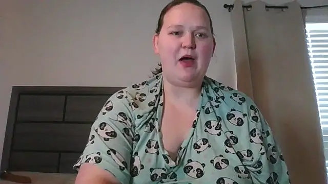 Snapshot of FantasyWifeBri chatting on November 2025 06:21:02 PM FantasyWifeBri online show from November 2025 06:21:02 PM