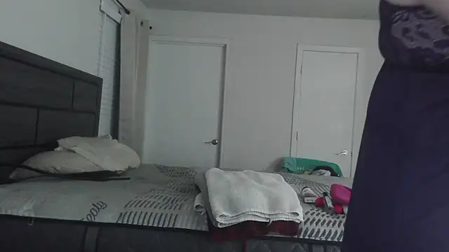 Snapshot of FantasyWifeBri chatting on December 2025 10:41:02 PM FantasyWifeBri online show from December 2025 10:41:02 PM