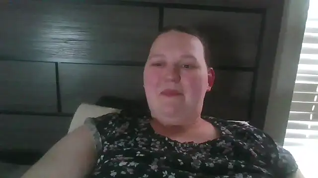 Snapshot of FantasyWifeBri chatting on December 2025 07:33:02 PM FantasyWifeBri online show from December 2025 07:33:02 PM