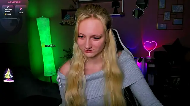 Snapshot of madam_uliis chatting on December 2025 10:20:02 AM madam uliis online show from December 2025 10:20:02 AM