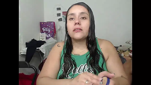 Snapshot of nicky_andcamil chatting on October 2025 01:47:02 AM nicky andcamil online show from October 2025 01:47:02 AM