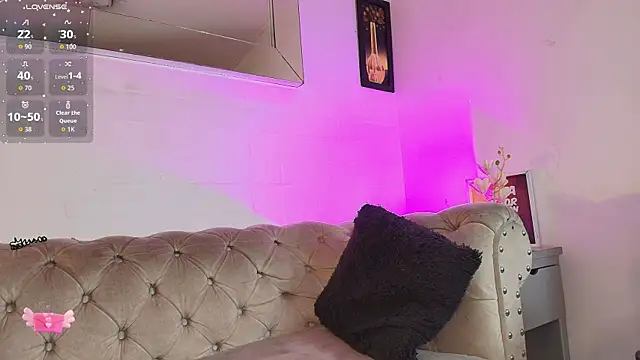 Snapshot of EllenaBoobs_ chatting on November 2025 05:50:01 AM EllenaBoobs online show from November 2025 05:50:01 AM