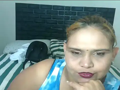 Snapshot of clover_cams1874 chatting on February 2026 07:03:02 AM clover cams1874 online show from February 2026 07:03:02 AM