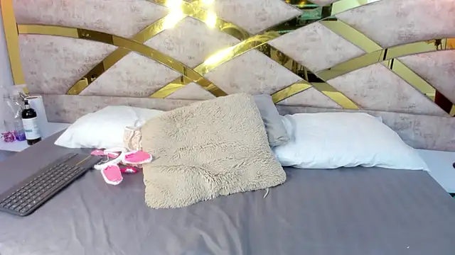 Sofiia Rossee  online show from October 2025 07:55:02 PM