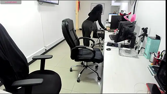 Snapshot of jenn_cg chatting on October 2025 03:56:02 PM jenn cg online show from October 2025 03:56:02 PM