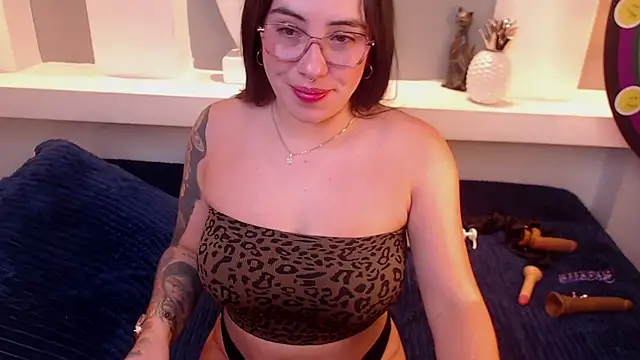 milu w4llace online show from December 2025 11:54:01 PM