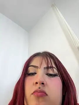 Ivelleee  online show from May 2026 10:27:01 PM