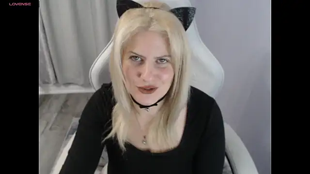 BellaStar84 online show from October 2025 12:06:01 PM