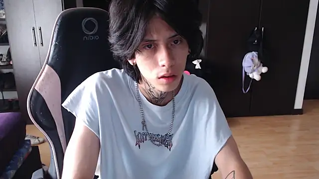 xIce Boy online show from December 2025 02:01:02 PM