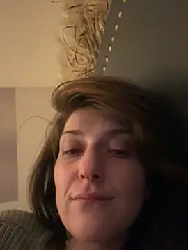 Snapshot of 2brokegirlz chatting on March 2025 09:45:02 AM 2brokegirlz online show from March 2025 09:45:02 AM