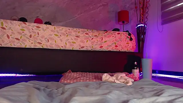 Snapshot of catmolly_ chatting on April 2026 09:39:33 PM catmolly online show from April 2026 09:39:33 PM