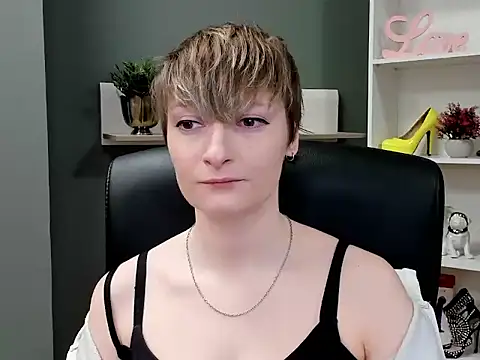 hottieBlair online show from October 2025 06:13:01 AM