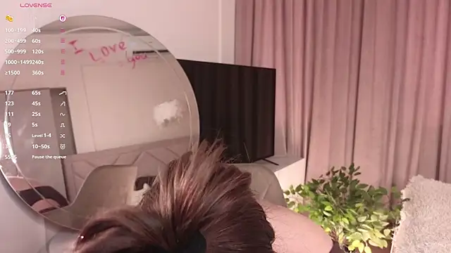 NormaCusson online show from October 2025 07:36:03 AM