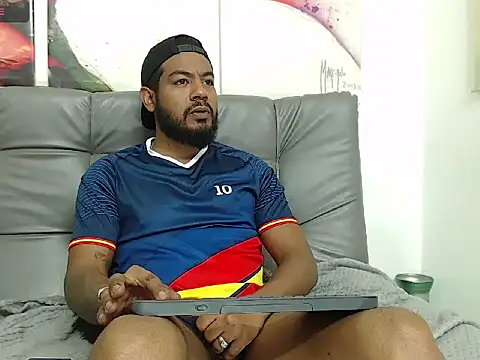 Snapshot of BladeFoxxx1 chatting on November 2025 07:19:02 AM BladeFoxxx1 online show from November 2025 07:19:02 AM