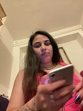 Snapshot of Veramaia chatting on April 2026 08:15:01 PM Veramaia online show from April 2026 08:15:01 PM