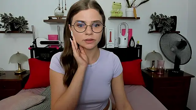 HaleyReedme online show from July 2026 07:03:01 AM