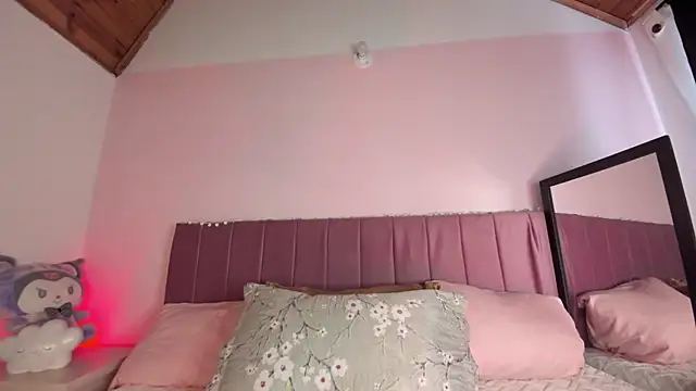 kitty-kryss online show from October 2025 02:57:02 PM