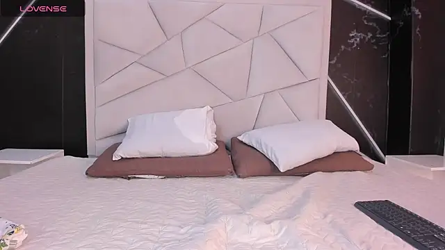 JulietSofia online show from April 2026 08:15:02 PM