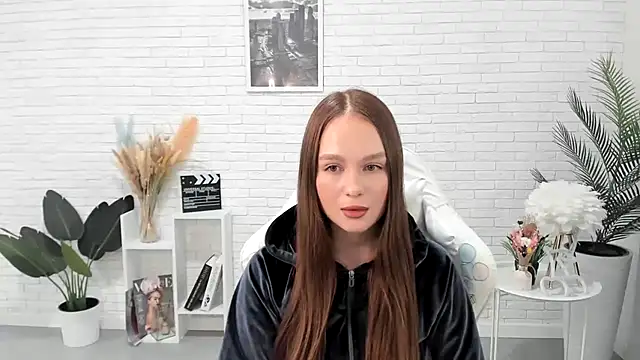 Snapshot of LoisCubitt chatting on March 2025 12:02:02 PM LoisCubitt online show from March 2025 12:02:02 PM