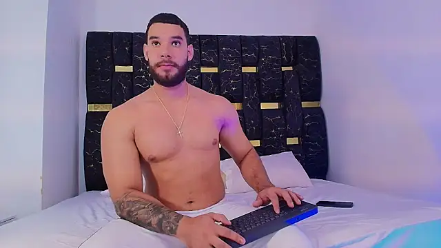 Snapshot of chris_blake__ chatting on November 2025 06:07:02 PM chris blake online show from November 2025 06:07:02 PM