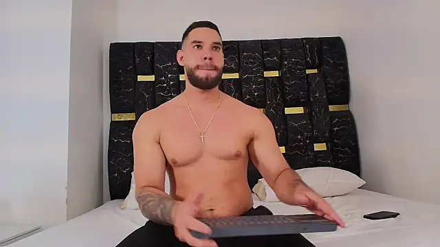 Snapshot of chris_blake__ chatting on November 2025 06:08:01 PM chris blake online show from November 2025 06:08:01 PM