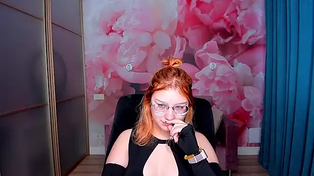 AngelinaLow online show from December 2025 12:32:02 PM