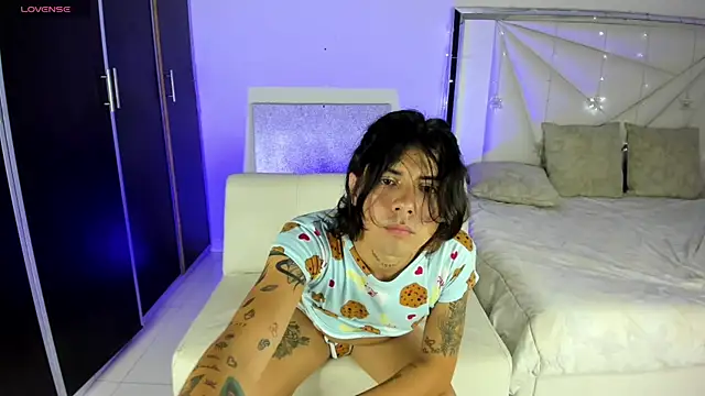 Snapshot of Zion_Moore chatting on March 2025 01:07:02 PM Zion Moore online show from March 2025 01:07:02 PM