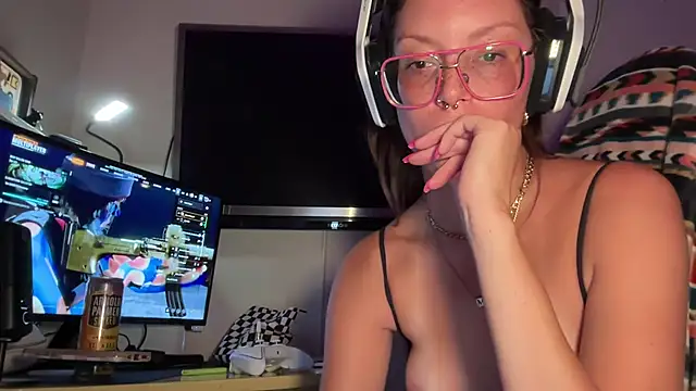 Snapshot of SpaceCowWhore chatting on September 2025 01:38:02 AM SpaceCowWhore online show from September 2025 01:38:02 AM