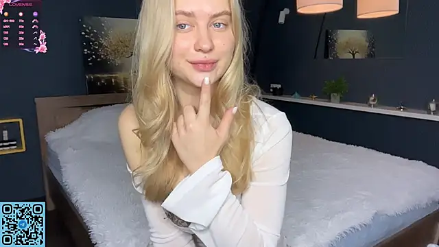 Snapshot of RadiantBliss chatting on November 2025 07:27:01 PM RadiantBliss online show from November 2025 07:27:01 PM