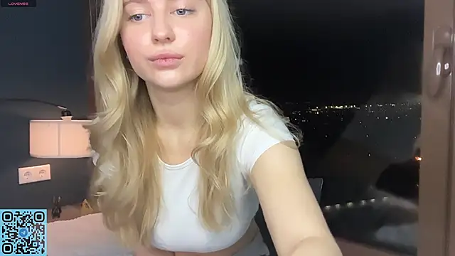 Snapshot of RadiantBliss chatting on November 2025 07:05:01 PM RadiantBliss online show from November 2025 07:05:01 PM