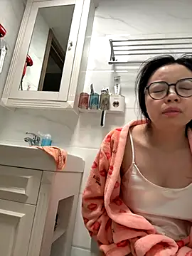 Snapshot of aa520uv chatting on November 2025 01:05:01 AM aa520uv online show from November 2025 01:05:01 AM