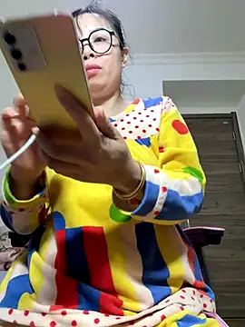 Snapshot of aa520uv chatting on November 2025 02:43:02 PM aa520uv online show from November 2025 02:43:02 PM