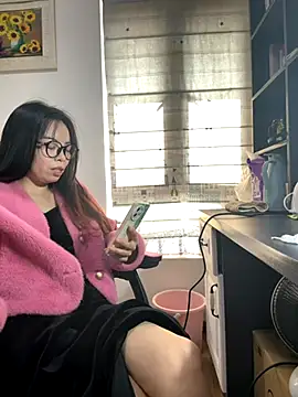 Snapshot of aa520uv chatting on December 2025 04:33:02 AM aa520uv online show from December 2025 04:33:02 AM