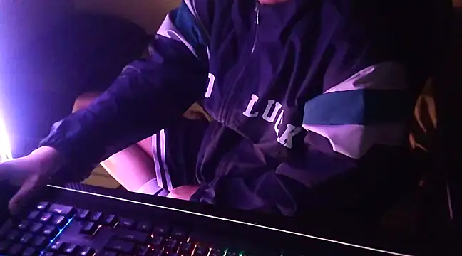 Snapshot of zhezheggin chatting on March 2025 02:12:01 PM zhezheggin online show from March 2025 02:12:01 PM