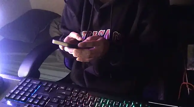 Snapshot of zhezheggin chatting on March 2025 01:17:01 PM zhezheggin online show from March 2025 01:17:01 PM