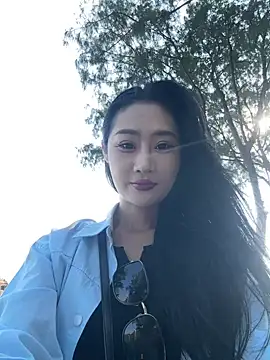 linger-23 online show from October 2025 07:14:01 AM