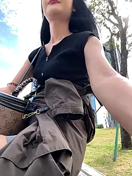 linger-23 online show from October 2025 05:42:02 AM