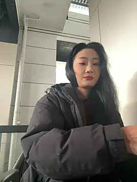 linger-23 online show from March 2026 05:35:01 AM