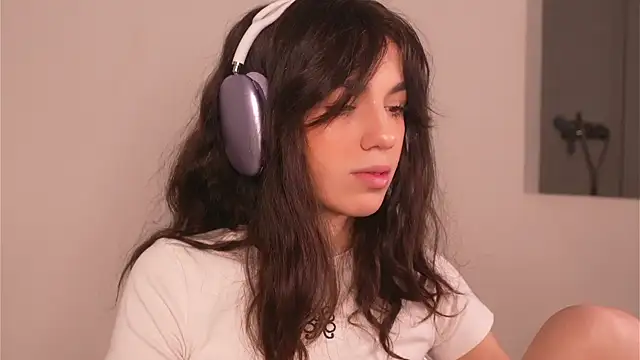 Snapshot of mystica_ chatting on November 2025 09:20:02 AM mystica online show from November 2025 09:20:02 AM