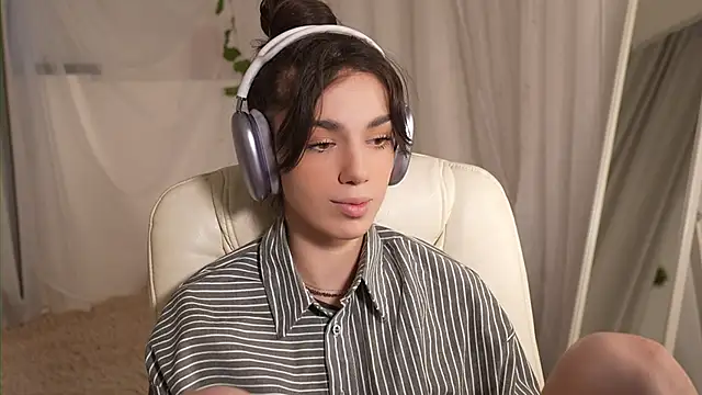 Snapshot of mystica_ chatting on November 2025 12:08:02 PM mystica online show from November 2025 12:08:02 PM