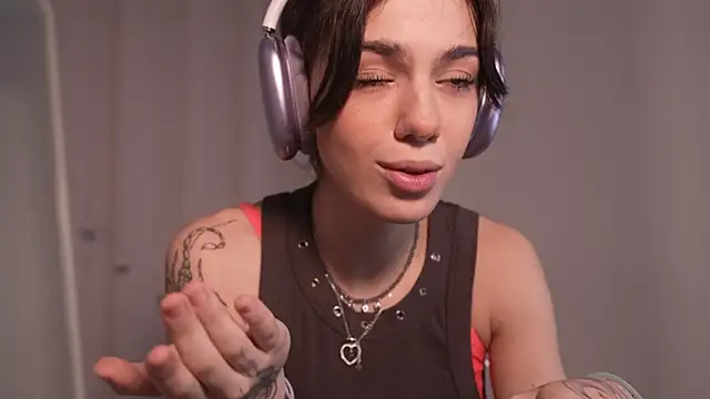 Snapshot of mystica_ chatting on December 2025 09:36:02 AM mystica online show from December 2025 09:36:02 AM