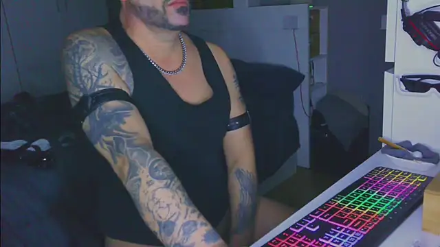 Snapshot of luivksmad chatting on December 2025 05:13:01 AM luivksmad online show from December 2025 05:13:01 AM