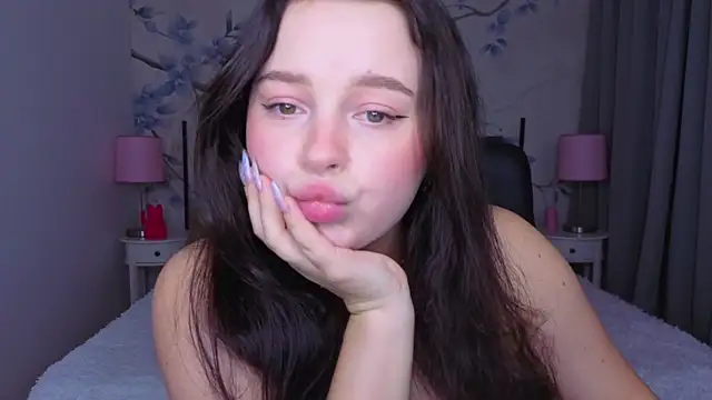 Cute kitty- online show from November 2025 10:46:01 PM