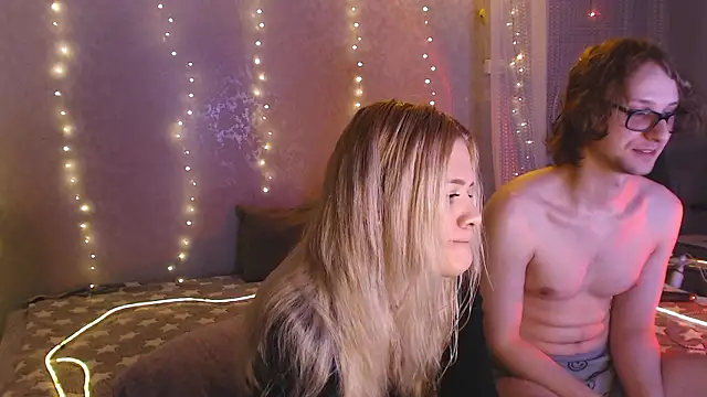 Snapshot of Your_Horny_Friends chatting on March 2026 02:23:02 PM Your Horny Friends online show from March 2026 02:23:02 PM