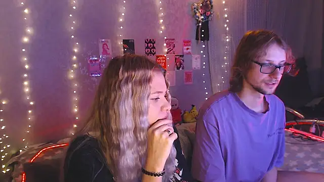 Snapshot of Your_Horny_Friends chatting on April 2026 02:56:01 PM Your Horny Friends online show from April 2026 02:56:01 PM