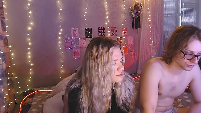 Snapshot of Your_Horny_Friends chatting on April 2026 01:36:02 PM Your Horny Friends online show from April 2026 01:36:02 PM