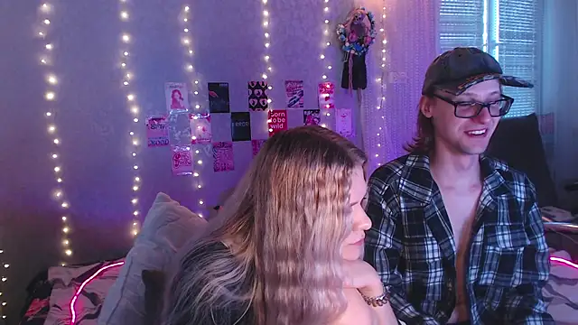 Snapshot of Your_Horny_Friends chatting on May 2026 01:19:01 PM Your Horny Friends online show from May 2026 01:19:01 PM