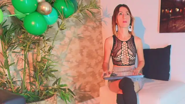 EmmaReyez online show from March 2025 12:24:01 PM